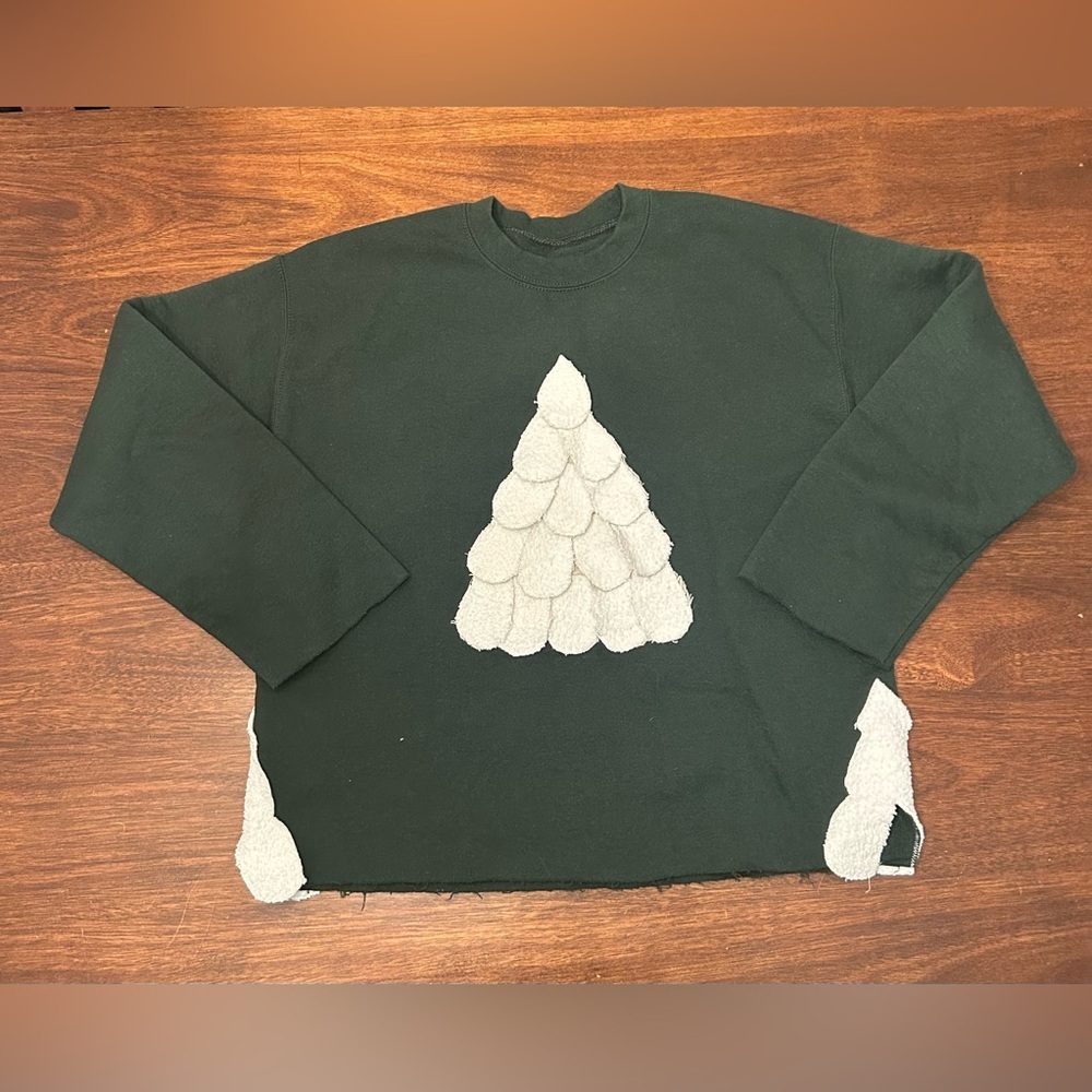 Womenβs Dark Green Pullover Sweatshirt with Cream AppliquΓ© Tree